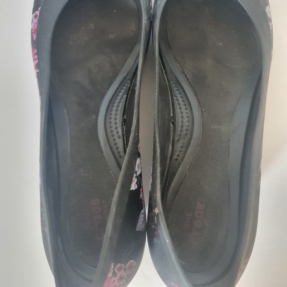 Crocs Lina Floral Wedge Pumps Black Pink Purple Flowers Womens Size 9 Slip On - Picture 6 of 8